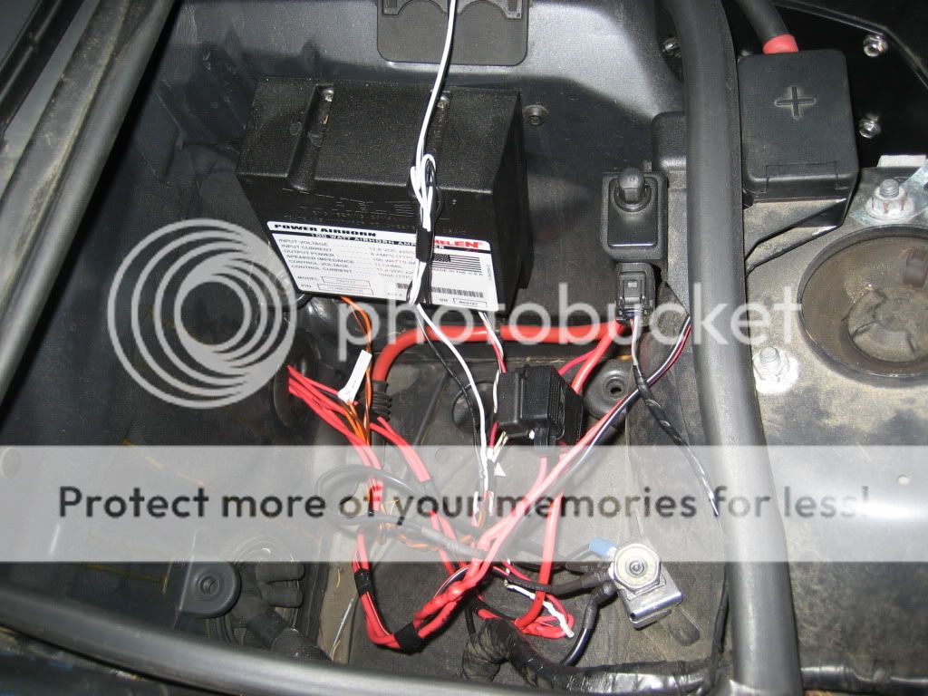 e46 330ci with flashing lights and a police horn...